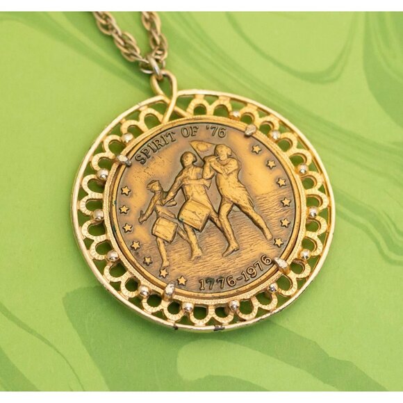 Vintage Spirit of '70 Gold Tone Circular Necklace 24 inch - W13 - Picture 1 of 3